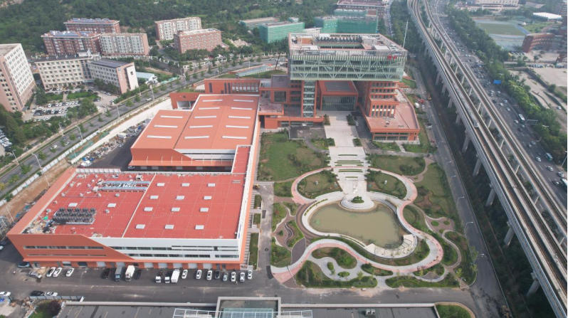 一汽解放青島基地研發(fā)能力提升項(xiàng)目（山東省工程質(zhì)量管理標(biāo)準(zhǔn)化示范工程、中國施工企業(yè)管理協(xié)會(huì)綠色建造項(xiàng)目）